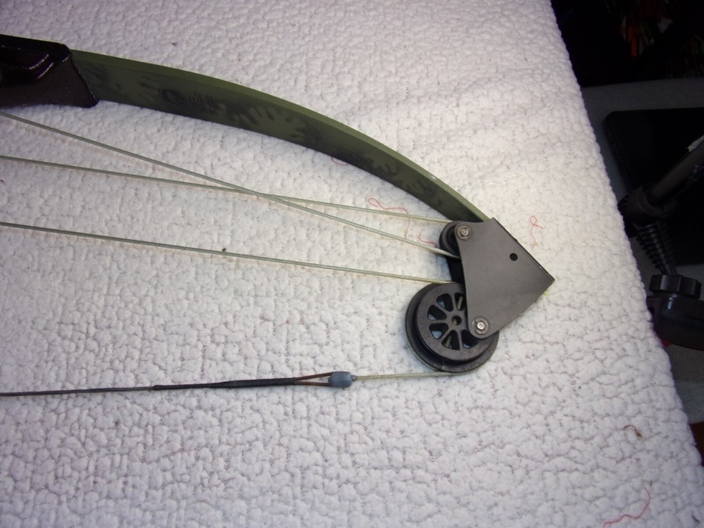 Bear Whitetail Hunter Compound Bow With Camo Limbs