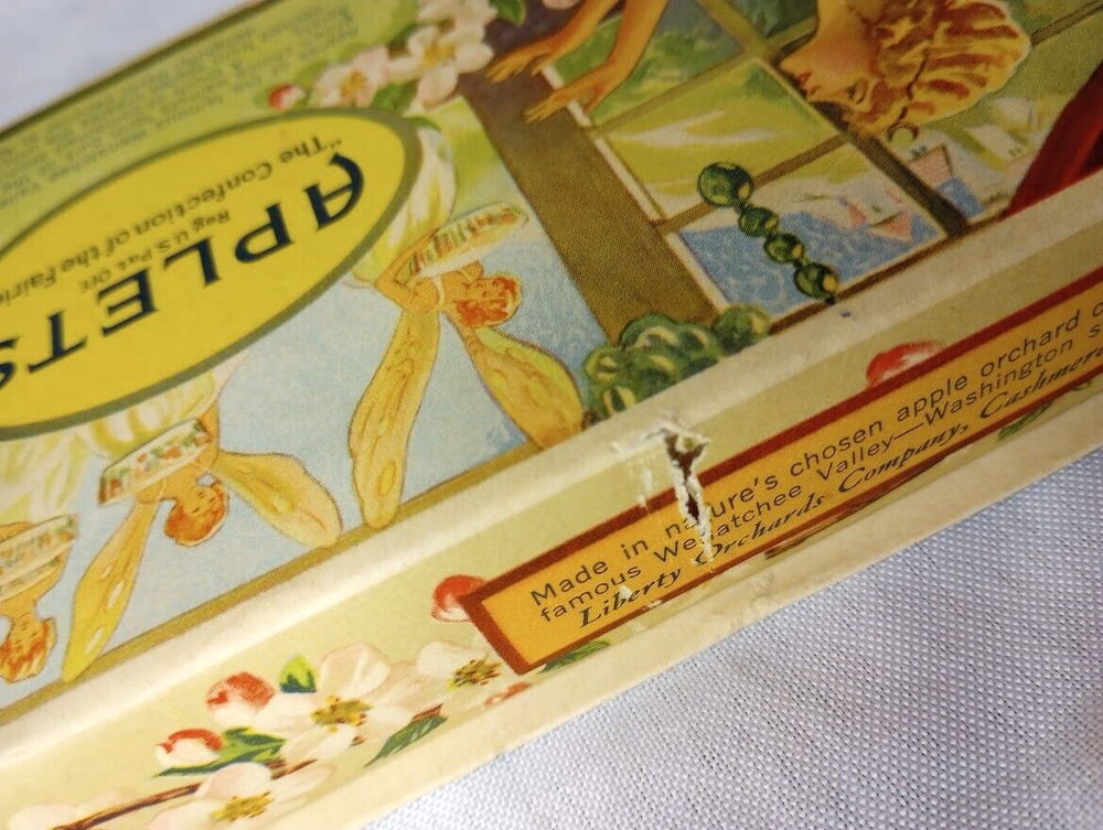 ---Vintage “Aplets” Liberty Orchards Co fruit candy box