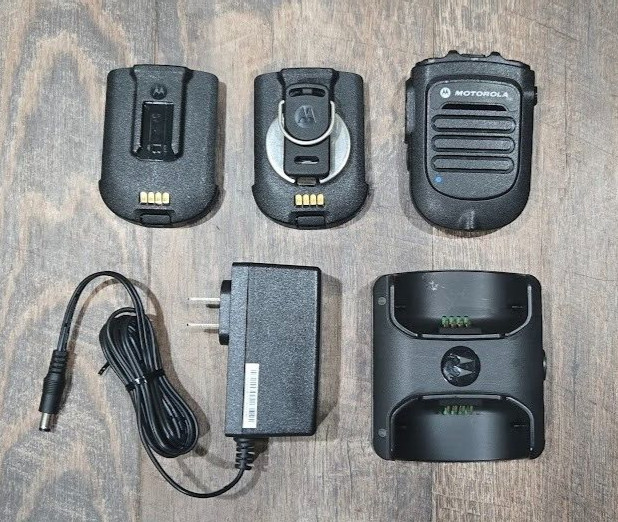Motorola PMMN4095 Wireless Bluetooth Speaker Mic w/ Charger for APX Radio