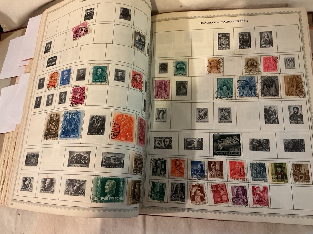 The New World Wide Postage Stamp Album with Over 775 Stamps See Photos
