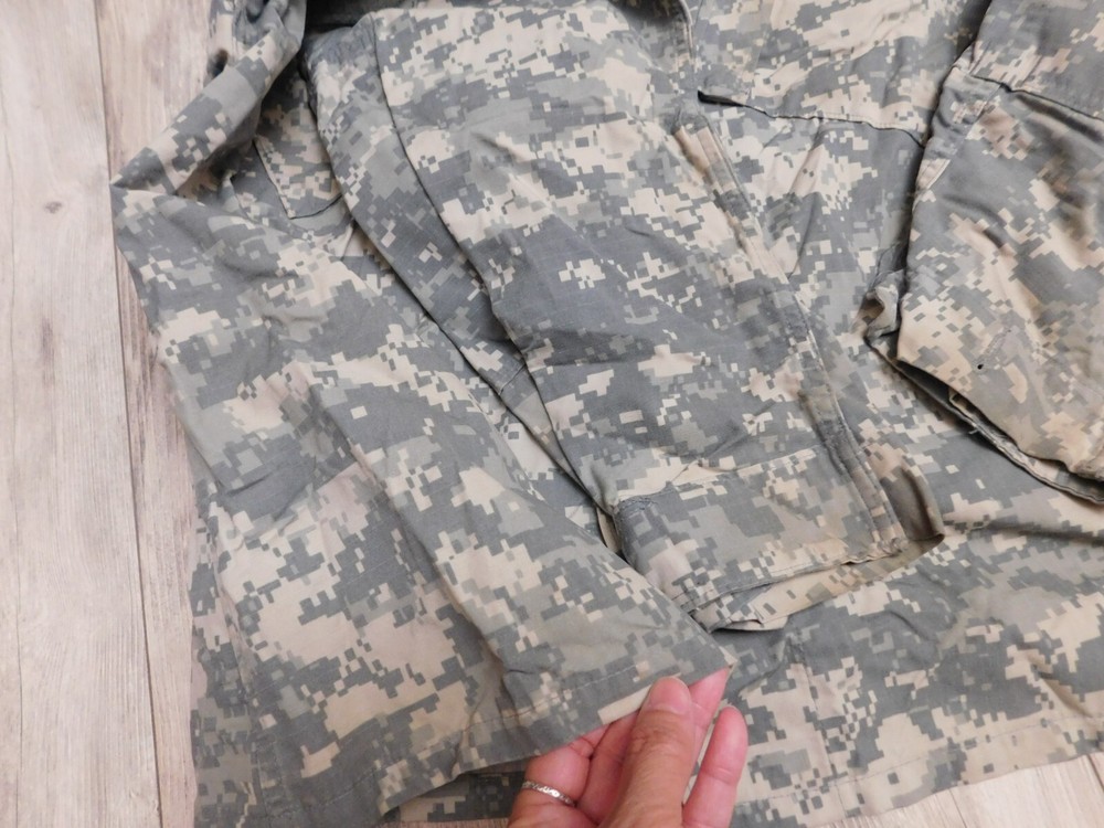 US ARMY ACU TOP COAT SIZE LARGE - REGULAR
