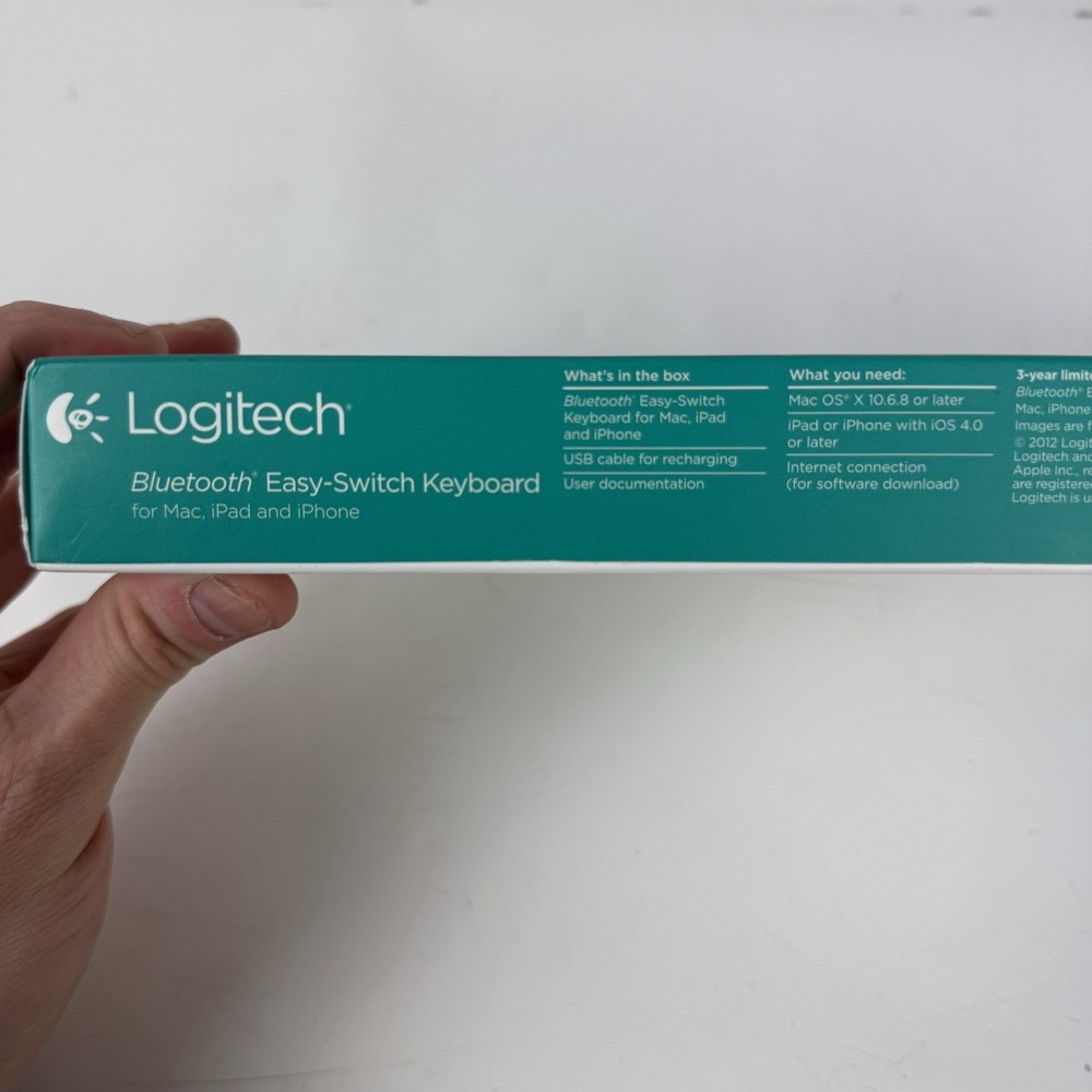 Logitech K811 Bluetooth Easy-Switch Slim Illuminated Keyboard Black/Silver