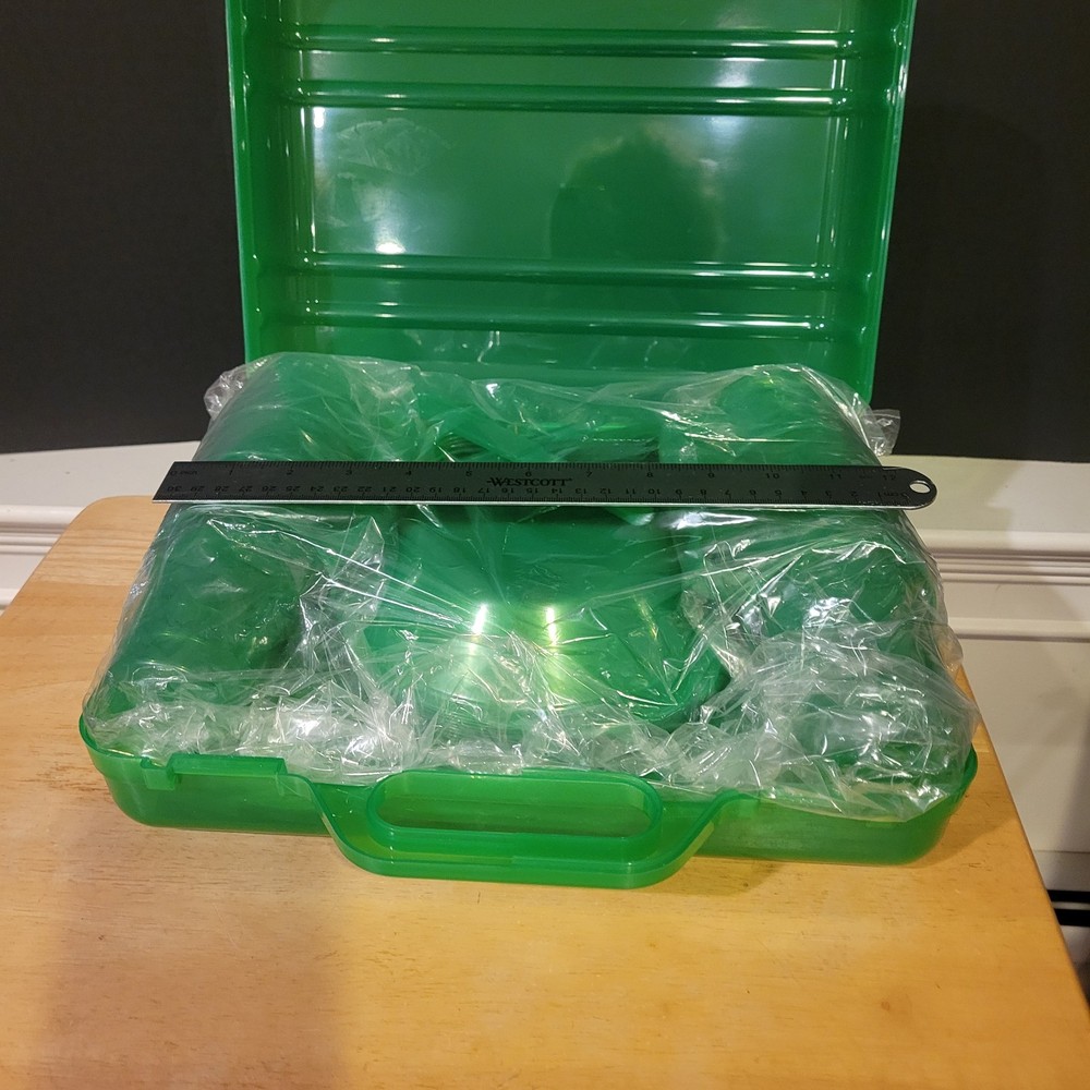 Picnic Dinnerware Plastic Carrying Case Traveling Dinnerware for 6