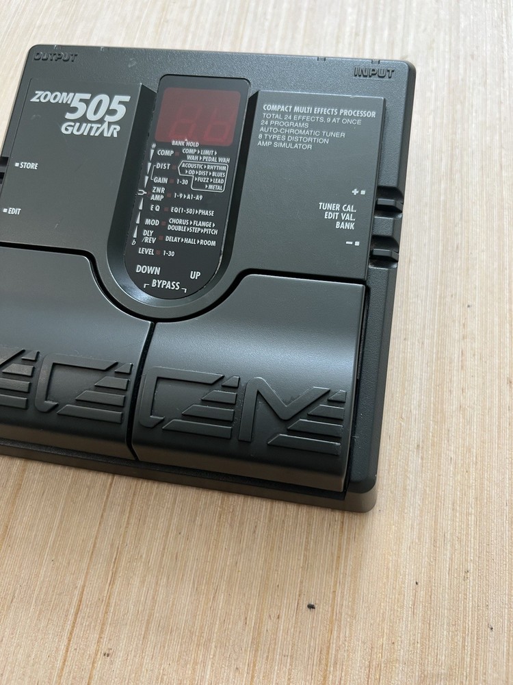 Zoom 505 Guitar Compact Multi Effects Processor Guitar Pedal Untested Read