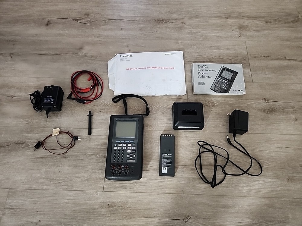 Fluke 701 Documenting Process Calibrator With Accessories And Charger AC Cable