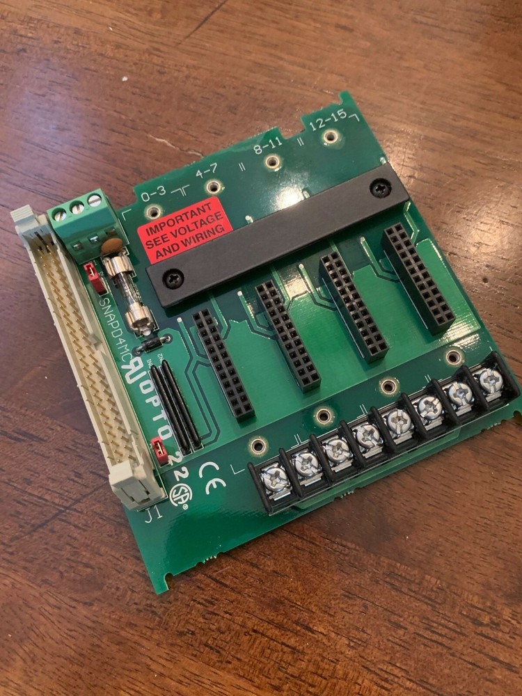 SNAP D4MC Series 4-module Rack With Extra Terminal Block For Field Wiring