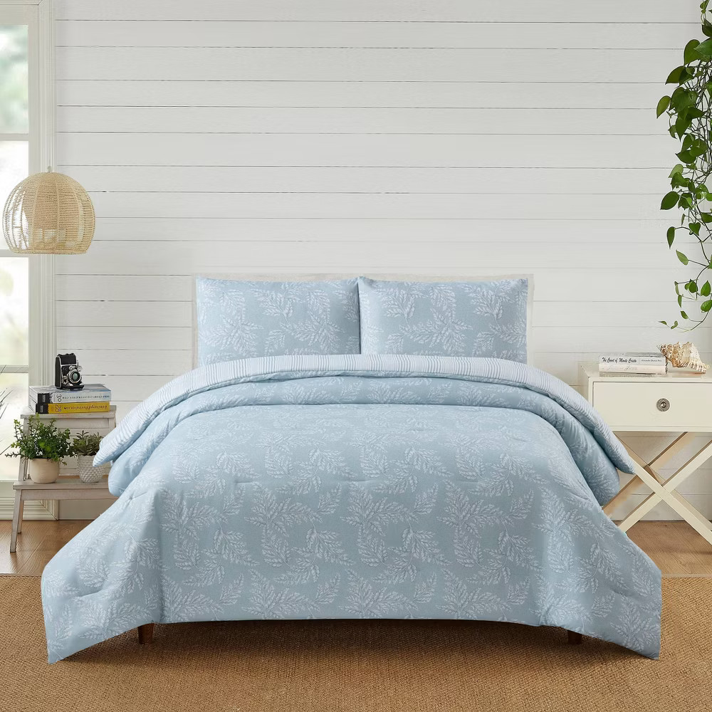 Modern Heirloom King Leaf Comforter Blue