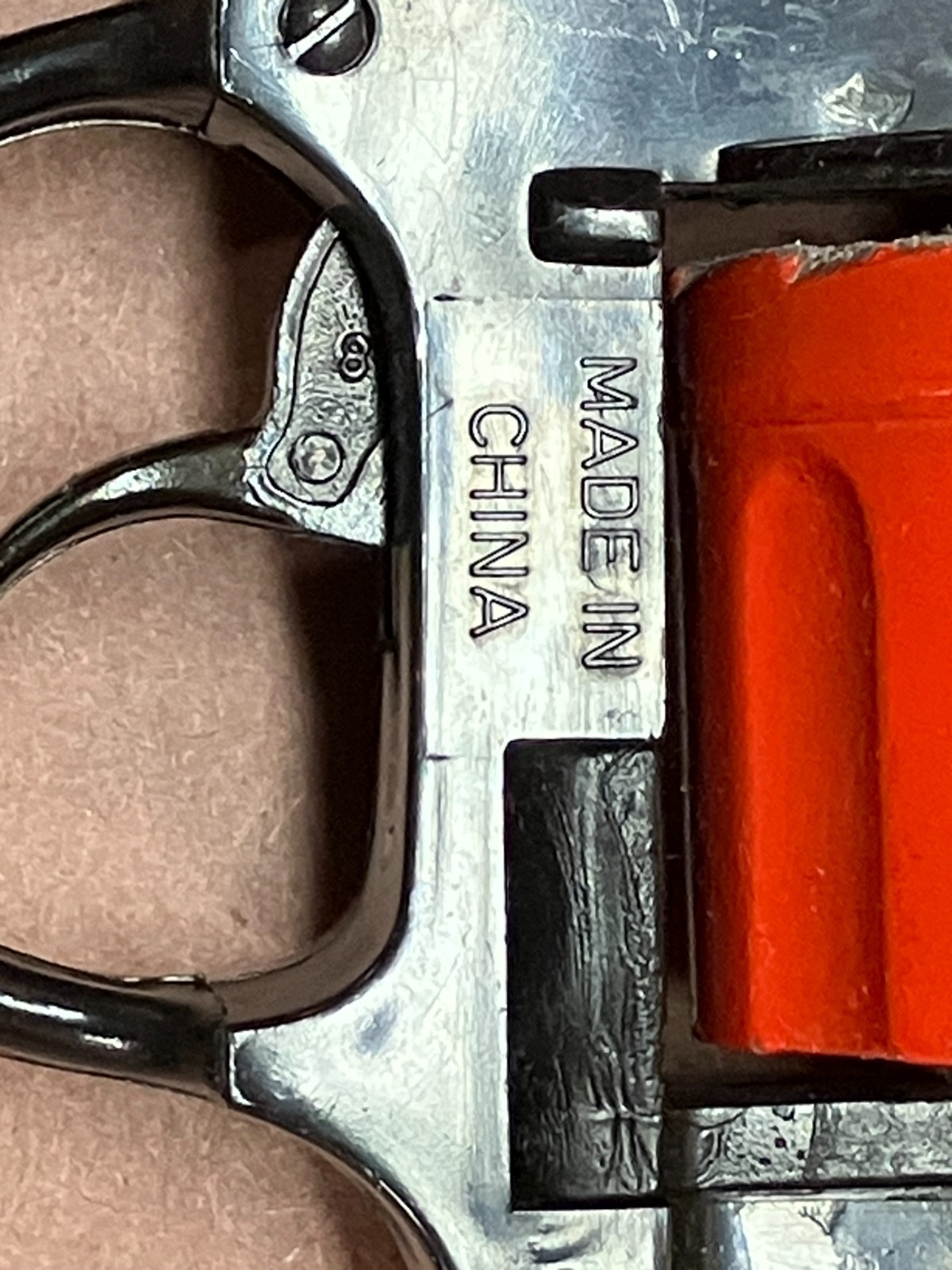 Cap Gun Revolver Die Cast Pistol 12 shot Toy Detective Pistol NOT WORKING