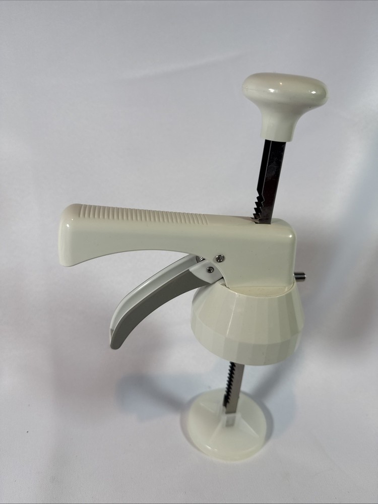 The Pampered Chef Cookie Press 1525 Plunger Trigger Replacement Part Only