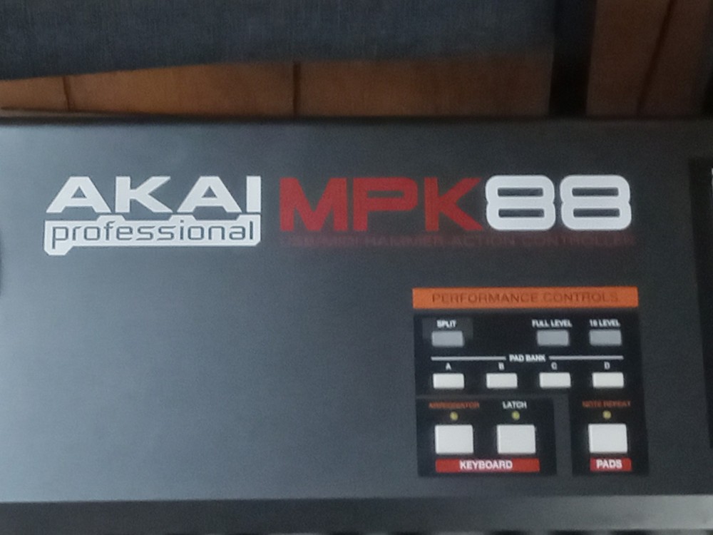 Akai MPK88 Keyboard controller 88 keys