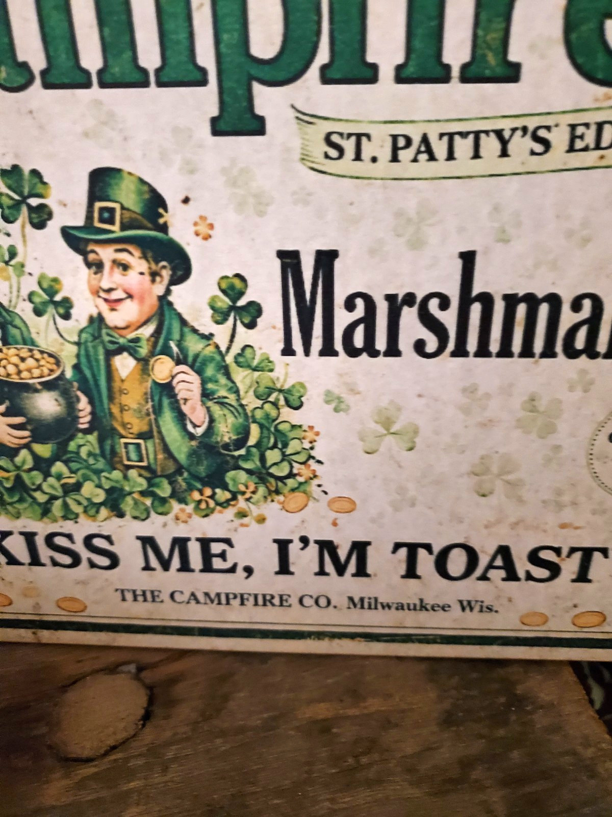 VINTAGE PRIMITIVE SHABBY STYLE ST PATRICKS DAY IRISH LEPRECHAUN CAMPFIRE SIGN