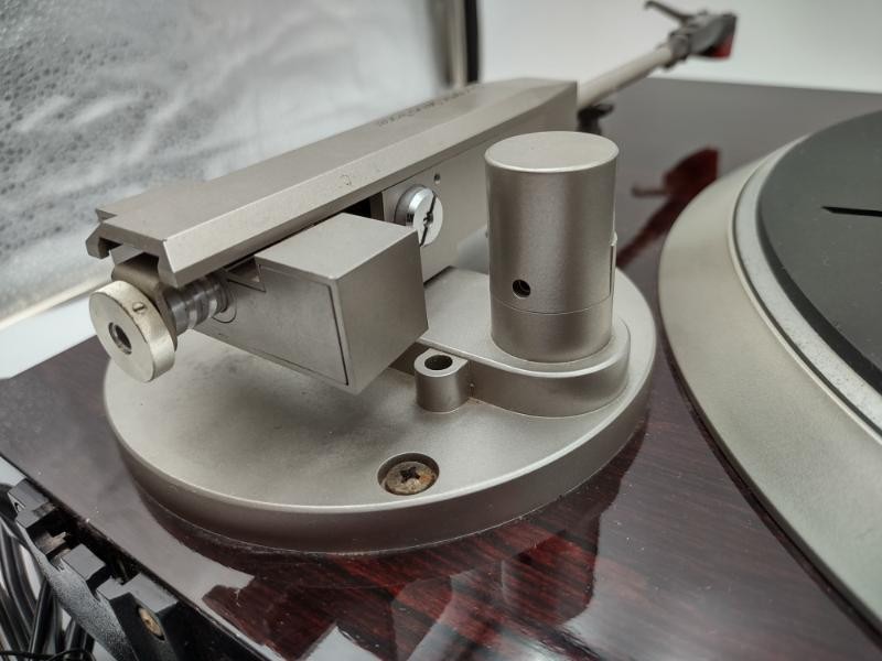 DENON DP-52F Direct Drive Microprocessor Controlled TURNTABLE with ORTOFON 2MRED