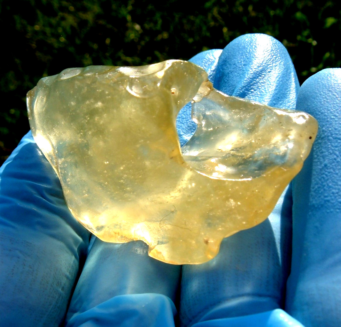 Libyan Desert Glass Meteorite Tektite impact specimen( 155 crt)Natural Hole Gem