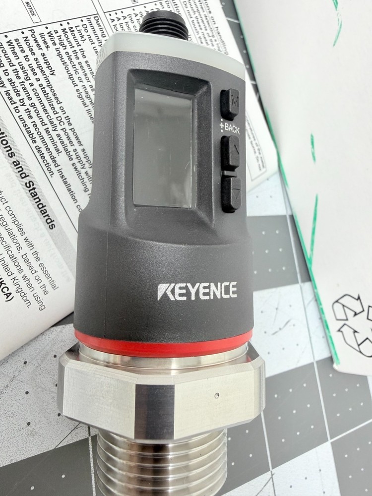 Keyence FR-S01 Radar Level Sensor Short Range Display Integrated ( NEW )