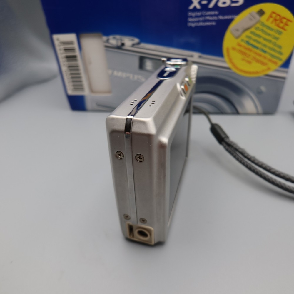 Olympus X-785 Digital Camera 7.1MP Silver Battery Weak With Box