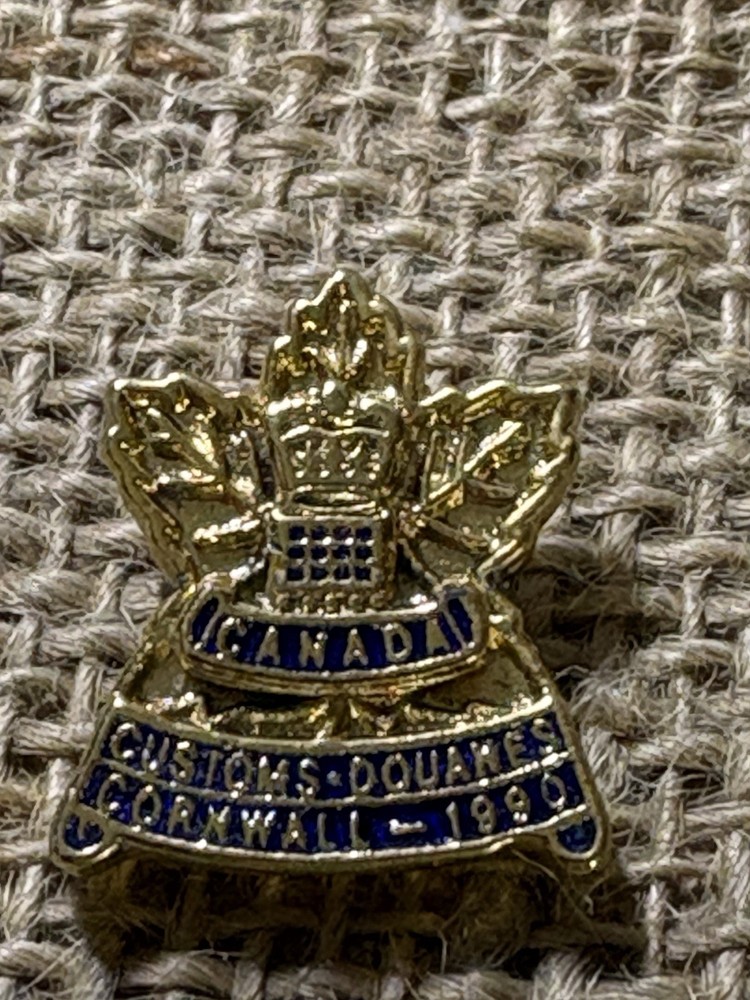Canada Customs Douanes Canada Cornwall 1990 Lapel Pin **READ