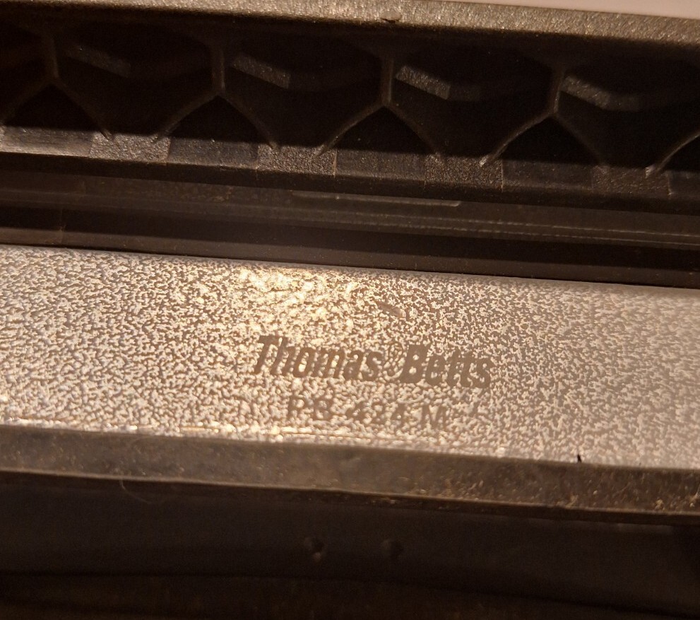 Thomas & Betts PB424 Pos-E-Kon Locking Panel Mount Base