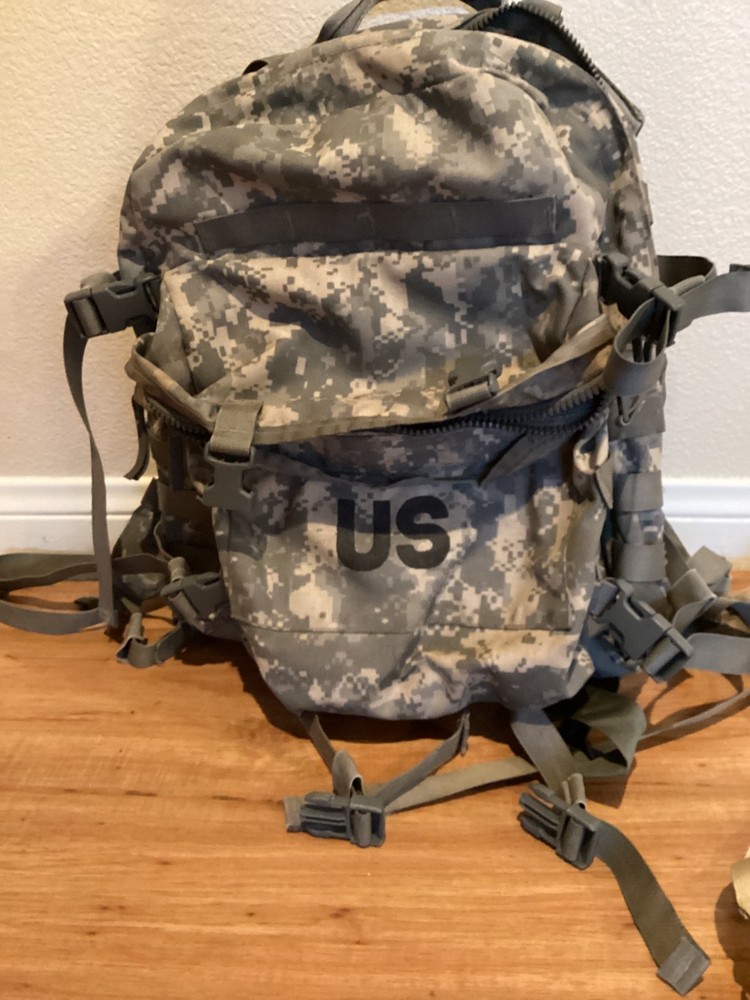 MOLLE II MODULAR LIGHTWEIGHT LOAD -CARRYING BACKPACK & CAMELBAK HYDRATION PACK
