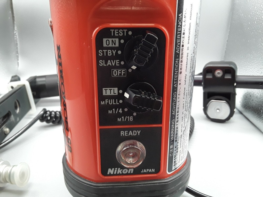 NIKONOS SB 105 UNDERWATER STROBE AND ACCESSORIES