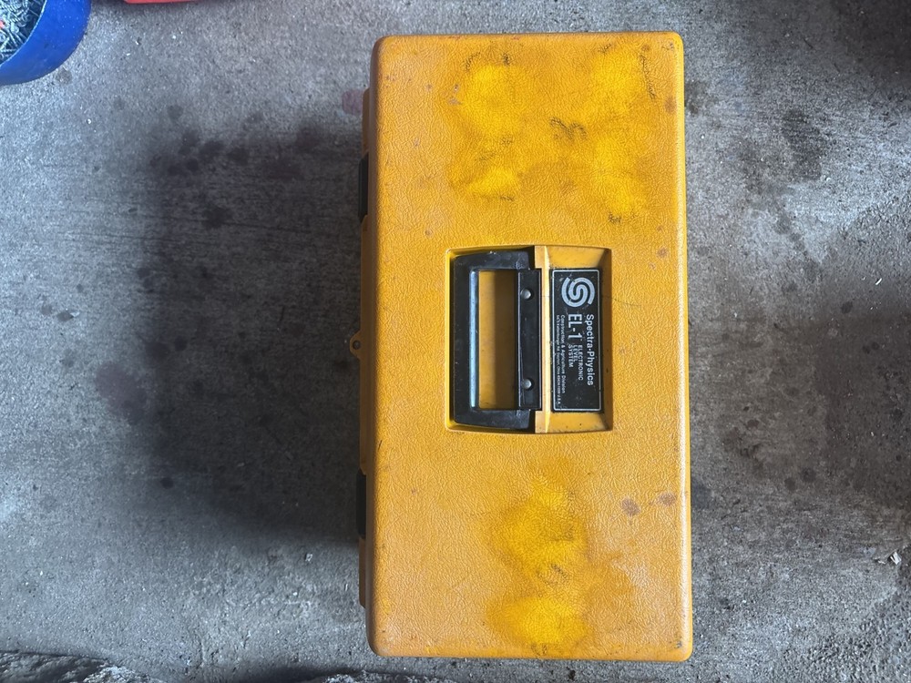 Spectra-Physics EL-1 Electronic Level with Carrying Case
