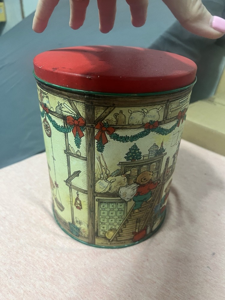 BEAUTIFUL CHRISTMAS EDITION TIN