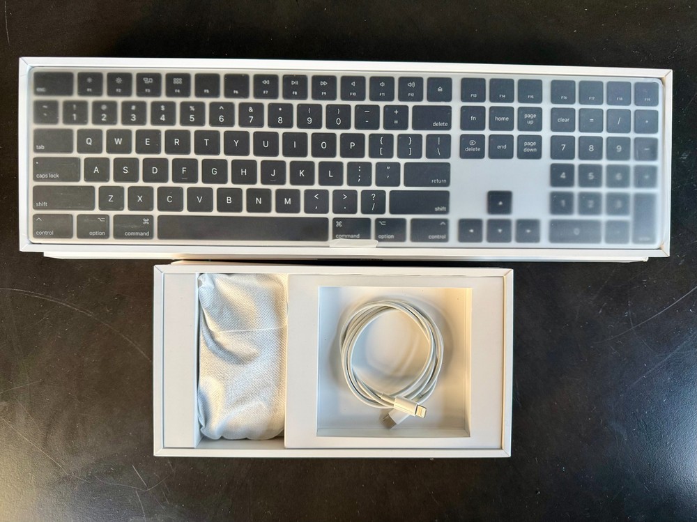 Apple A1843 Magic Wireless Bluetooth Keyboard and A1657 Magic Mouse 2 Combo