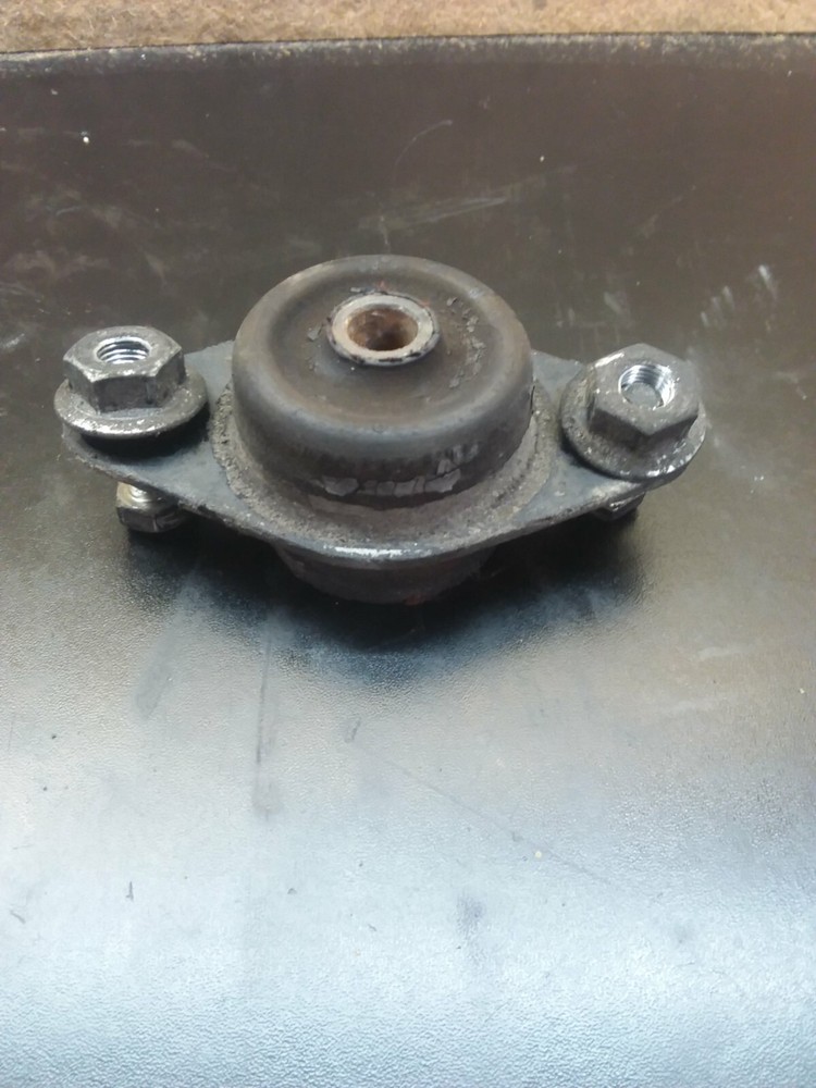 2007 07-11 Harley Davidson Electra Glide FLHT Bottom Lower Motor Engine Mount