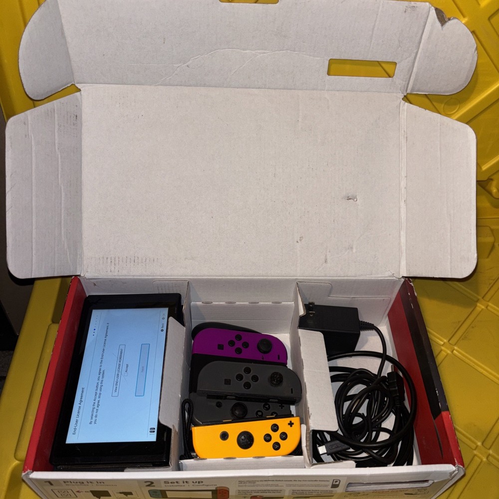 Nintendo Switch 32GB Console 4 Controllers & Accessories 256GB USED