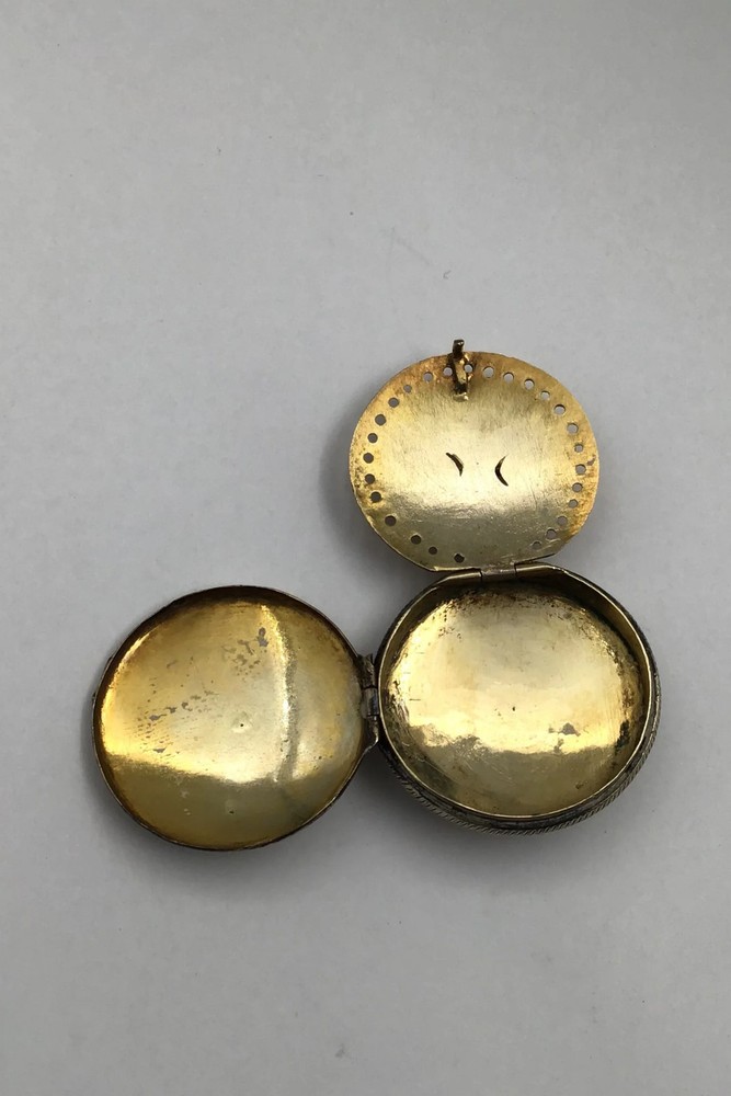Silver (Partially gold-plated) Main water egg