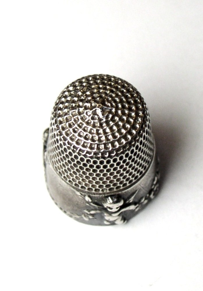 Antique Simons Bros. Sterling Silver Thimble “Cupid” Cherubs & Flowers C1910s