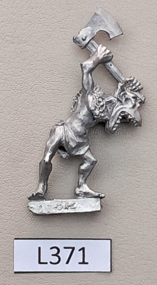 Orc with Axe - 1085 GW - Metal (L371)