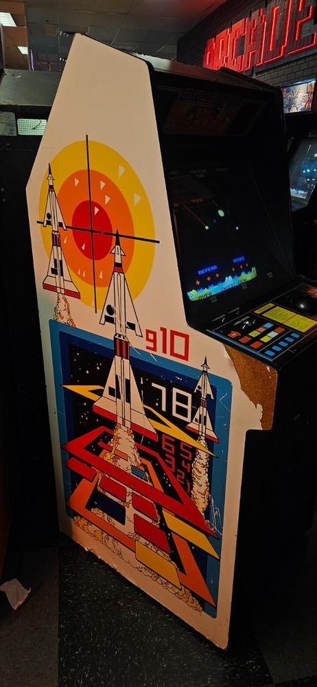 MISSILE COMMAND Video Arcade Game - Atari 1980 - 2562