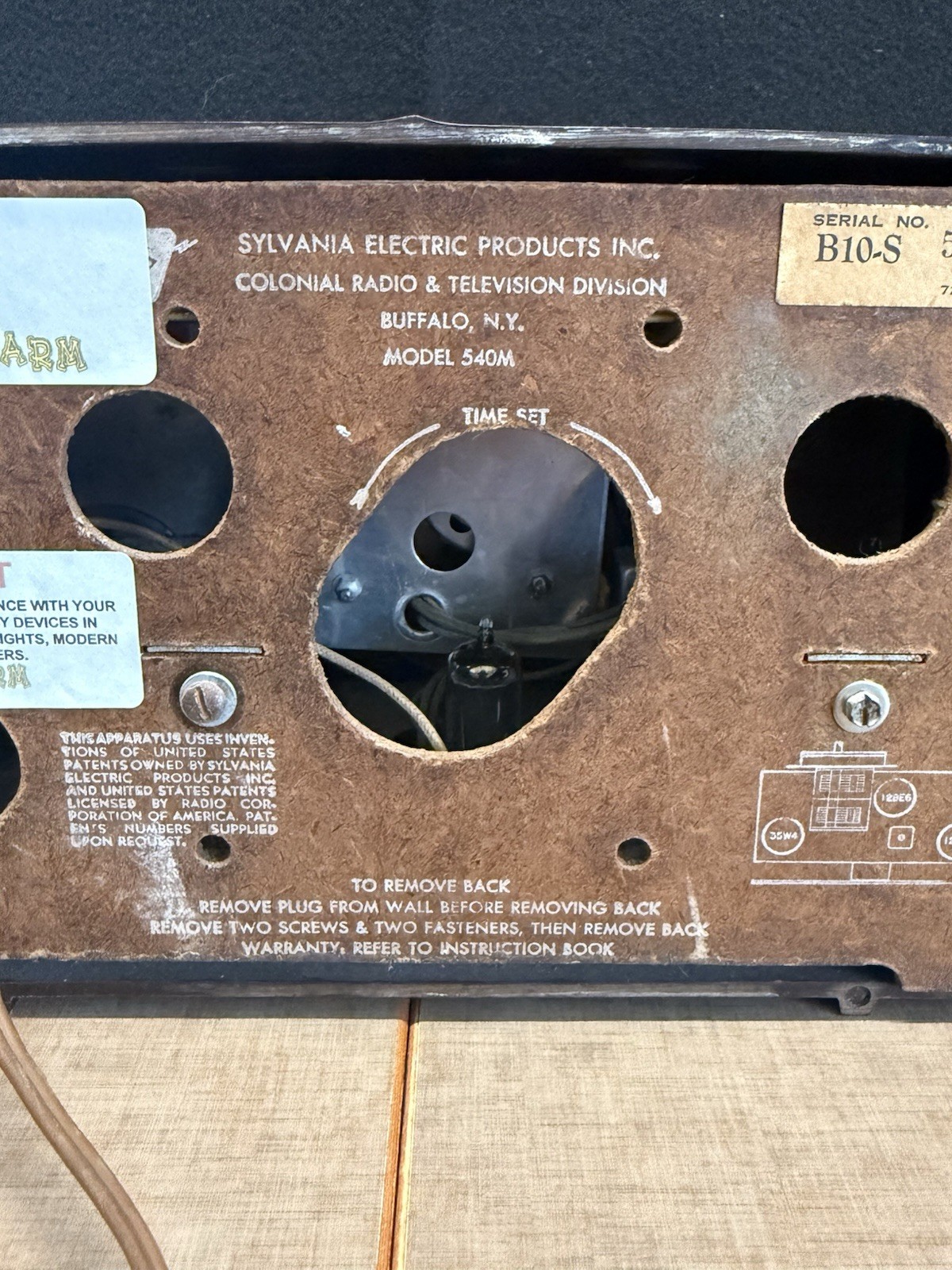 Umber Brown Bakelite 1952 Sylvania Model 540M Vacuum Tube AM Clock Radio - EUC