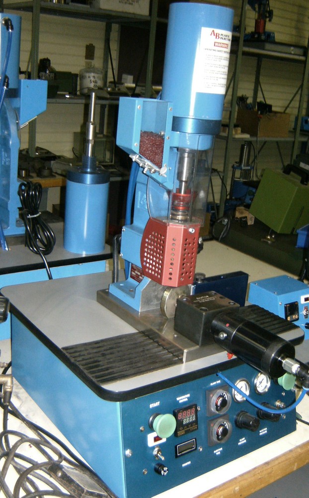 AB 200 PLASTIC INJECTOR INJECTION MOLDING MACHINE, 120 VOLTS