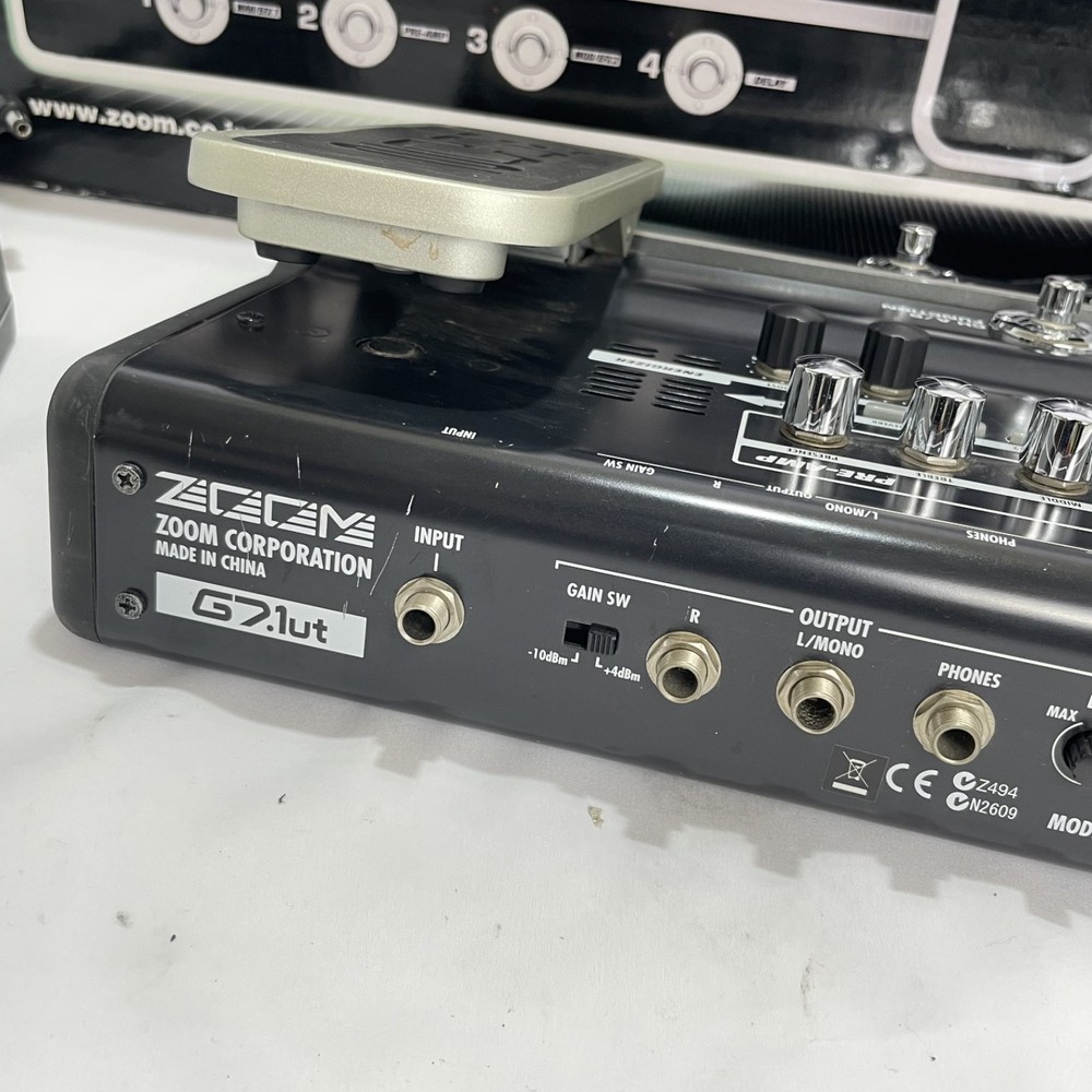 ZOOM G7.1ut Guitar Effects Pedals Console Multi Processor with Box andAdapter