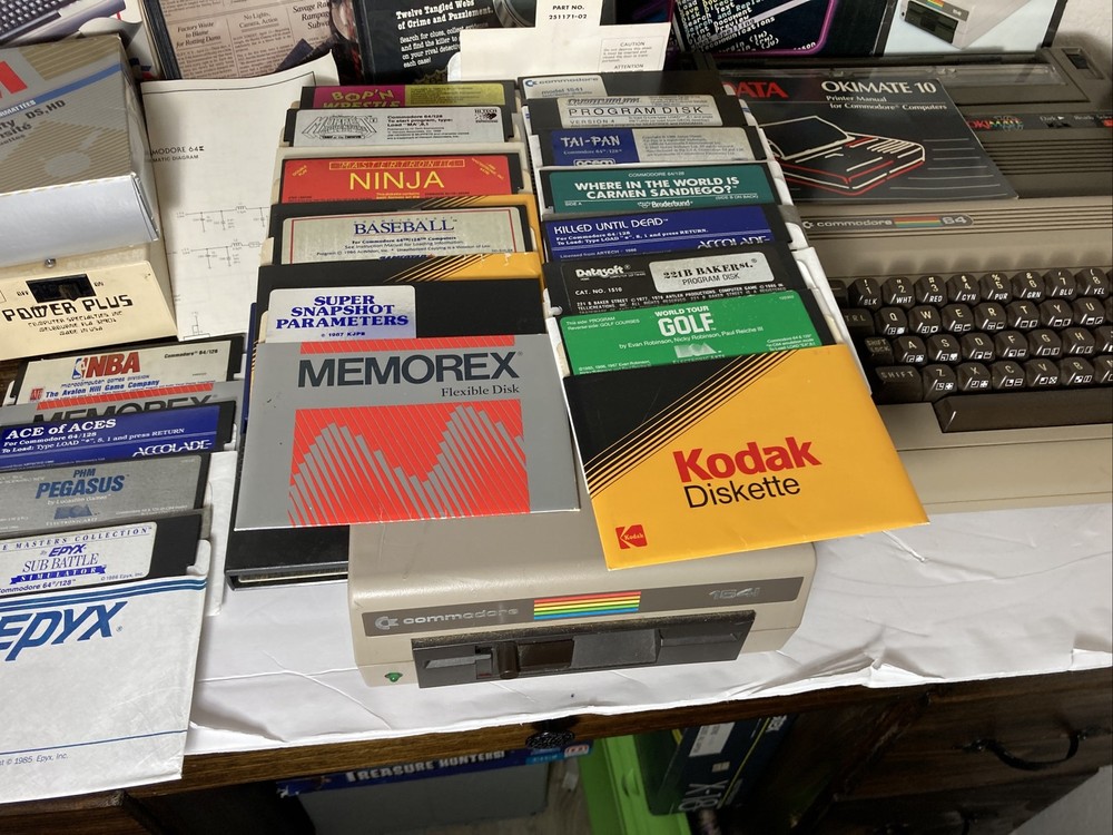 COMMODORE 64 COMPUTER PRINTER GAMES DISK DRIVE MANUALS CORDS SOFTWARE LOT READ