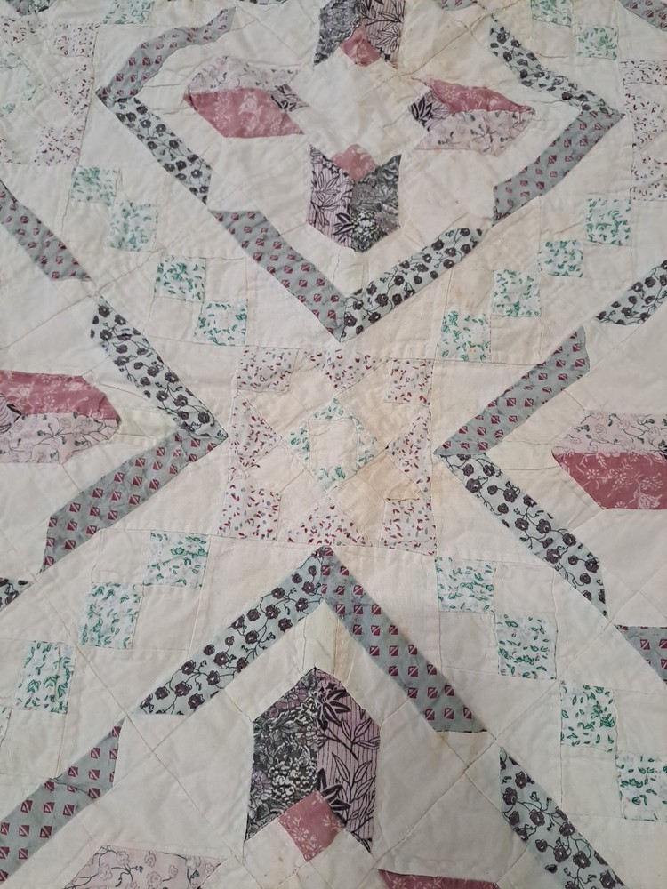 Vintage Geometric Tulip Pattern Cotton Quilt Unknown Maker