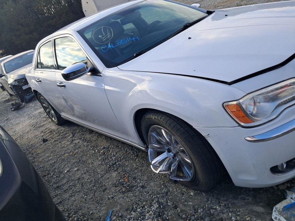 300       2012 Glove Box 4892135