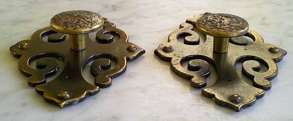 2 Vintage Amerock Textured Brass Knobs & Large Brass Back Plates, Gothic style