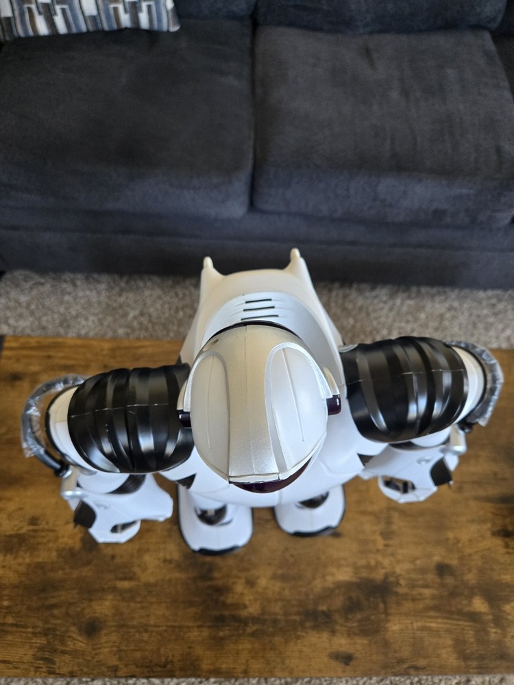 WowWee Robosapien V2 – Tested, Works–Read Description (As-Is)