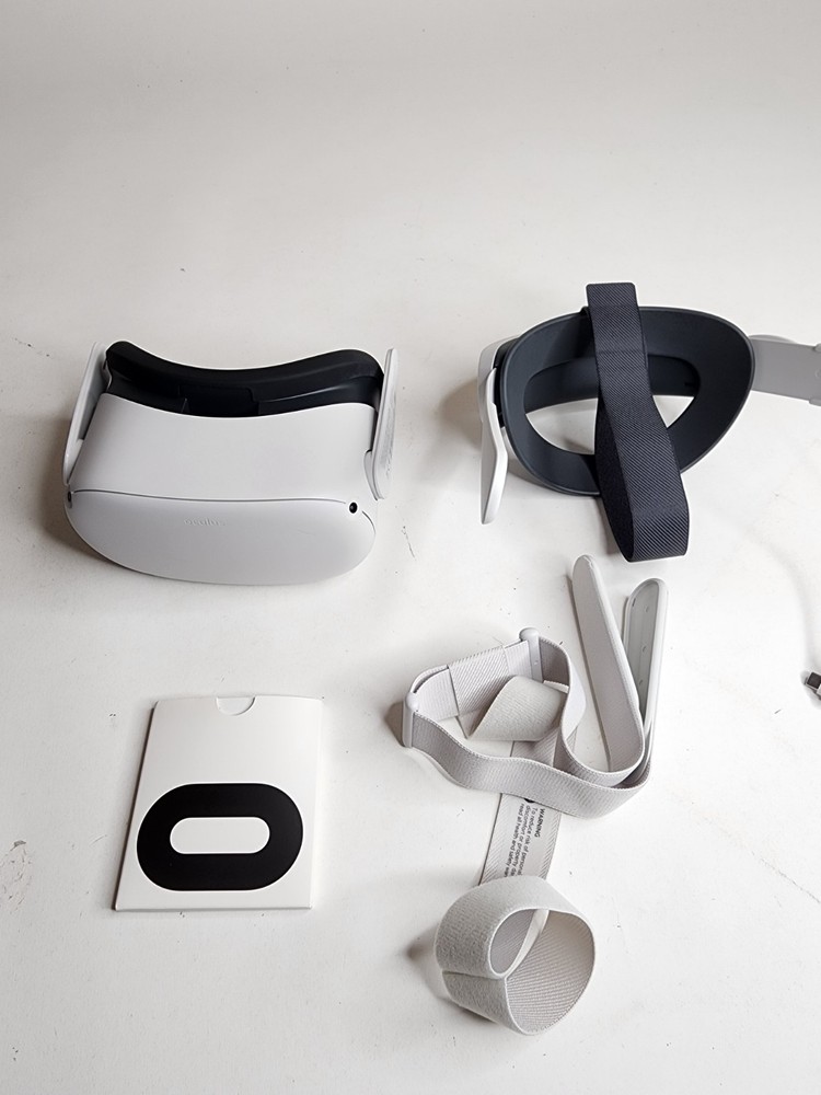 Meta Oculus Quest 2 128gb Standalone VR Headset W/ Elite *Read Description*