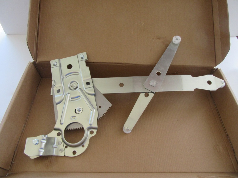 C3 1968-1982 CORVETTE RIGHT POWER WINDOW REGULATOR PASSENGER SIDE NIB