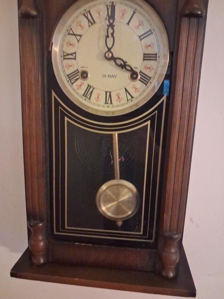 31 Day pendulum wall clock with key clock in working order Sorry Don't No Maker