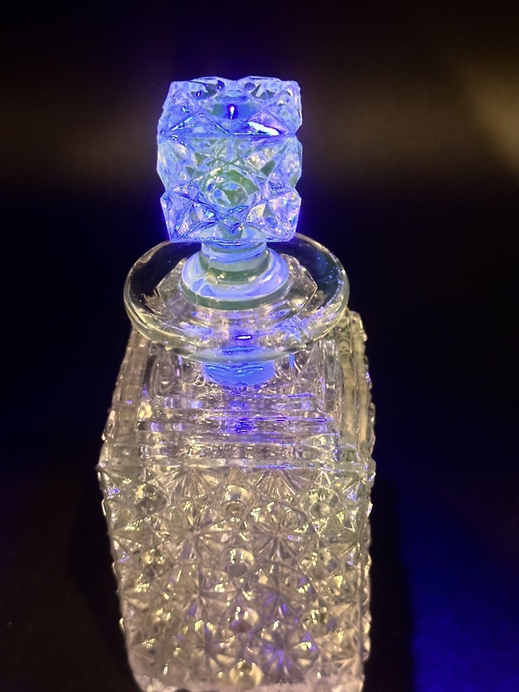 Daisy & Button Decanter Perfume EAPG 1880’s Slight Glow 10oz