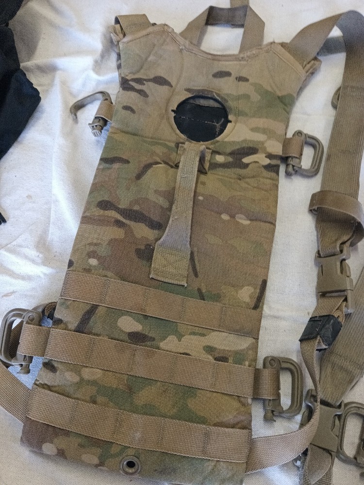 US Military Issue Multicam MOLLE II Hydration System Carrier Used