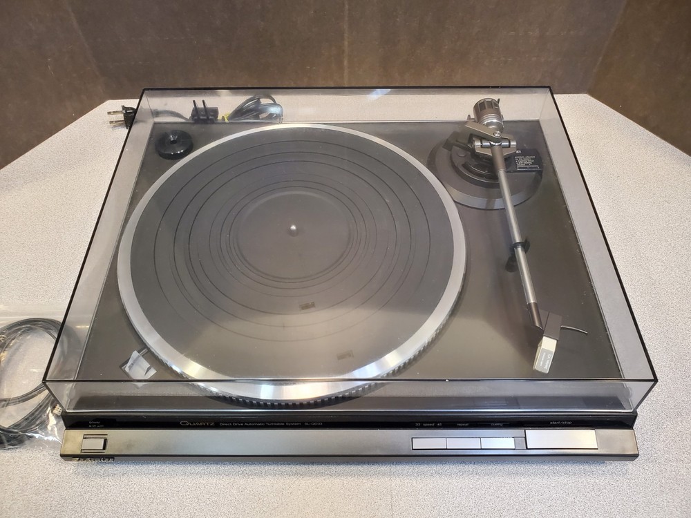 TECHNICS SL-QD33 Stereo Turntable, Quartz Direct Drive Automatic, Tested Working