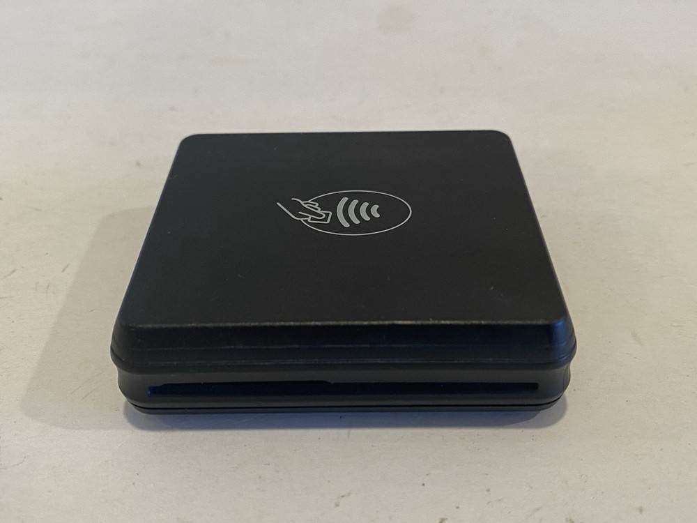 Bbpos CHB20 Chipper BT Bluetooth NFC Card Reader 2AB7X-CHC2XBT With USB Dock