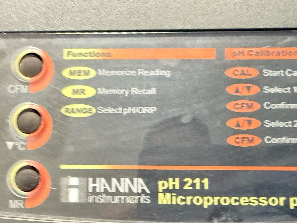 HANNA Instruments PH211 Microprocessor pH Meter – Bench Top Laboratory pH/ORP M
