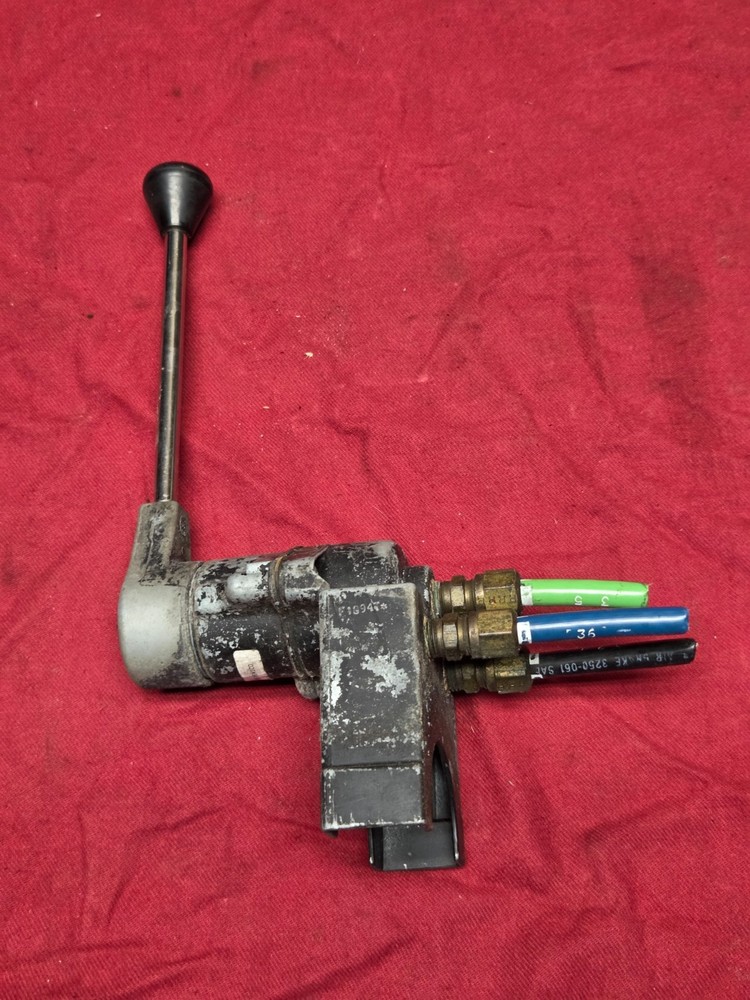 BENDIX SWITCH TRAILER HAND BRAKE ,VALVE T 240236 E