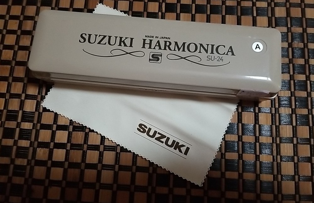 Suzuki 2 TIMER TREMOLO HARMONICA A 24 Hole
